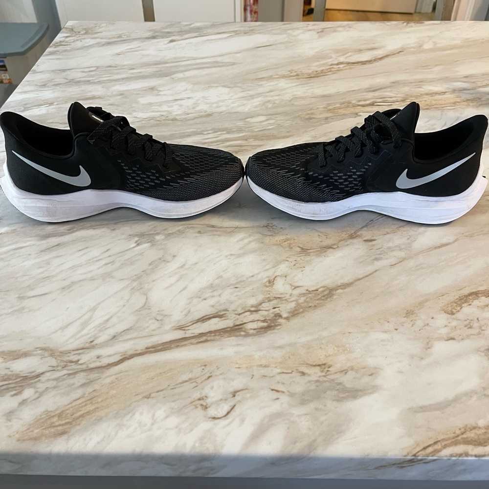 Womens Nike Zoom Winflo 6 Running Shoe.